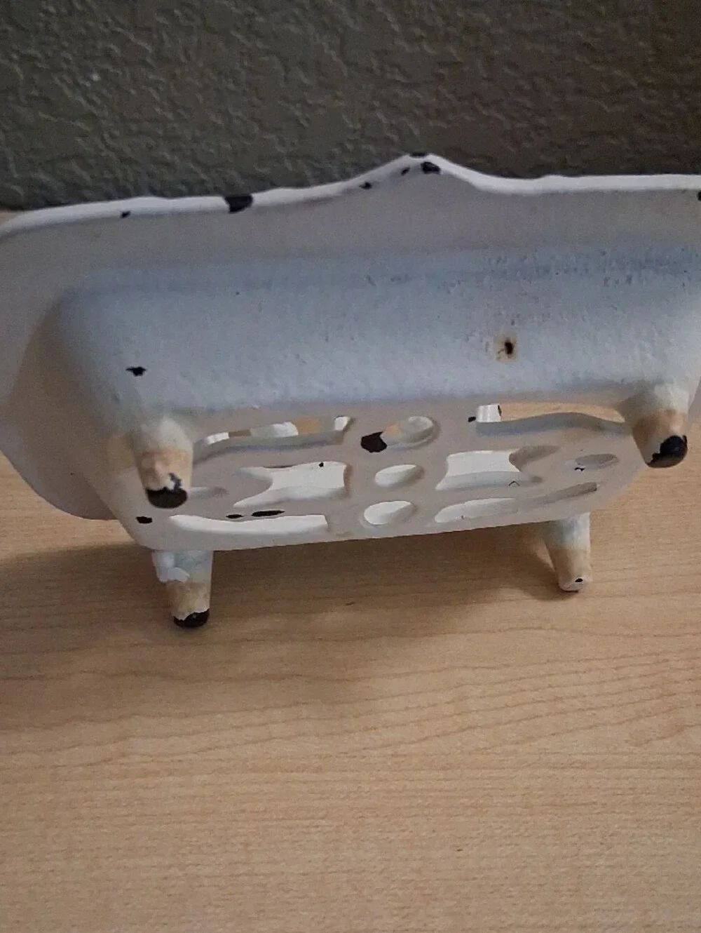 White Distressed Cast Iron Pedastal Soap Dish